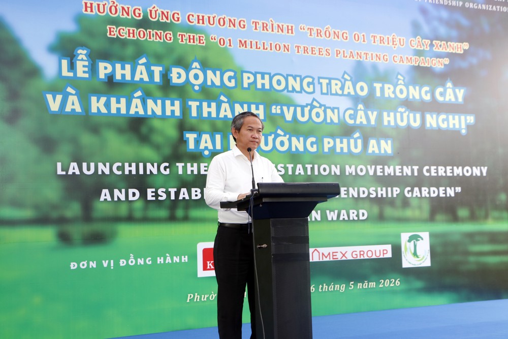 Ông Nguyễn Hoàng Thông, Bí thư Đảng ủy phường Phú An, phát biểu tại buổi lễ. Ảnh: LÊ ÁNH _MG_9893.JPG