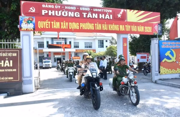 Công an xã Tân Hải ra quân, quyết tâm triệt phá tội phạm ma túy và các loại tội phạm khác. cong-an-phuong-tan-hai-trien-khai-cao-diem.jpg