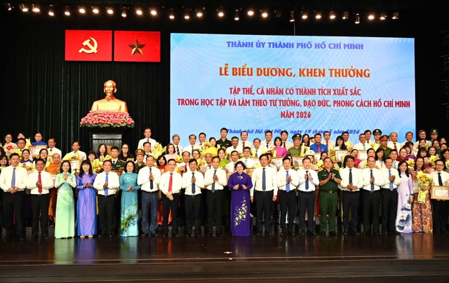 TPHCM tuyên dương gần 360 tập thể, cá nhân tiêu biểu học và làm theo Bác- Ảnh 3. TPHCM tuyên dương gần 360 tập thể, cá nhân tiêu biểu học và làm theo Bác- Ảnh 3.