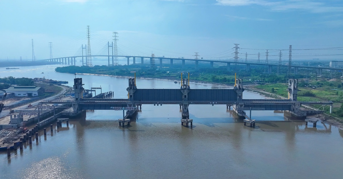 TP.HCM đốc thúc dự án ngăn triều 10.000 tỉ, yêu cầu về đích đúng hạn 31-12