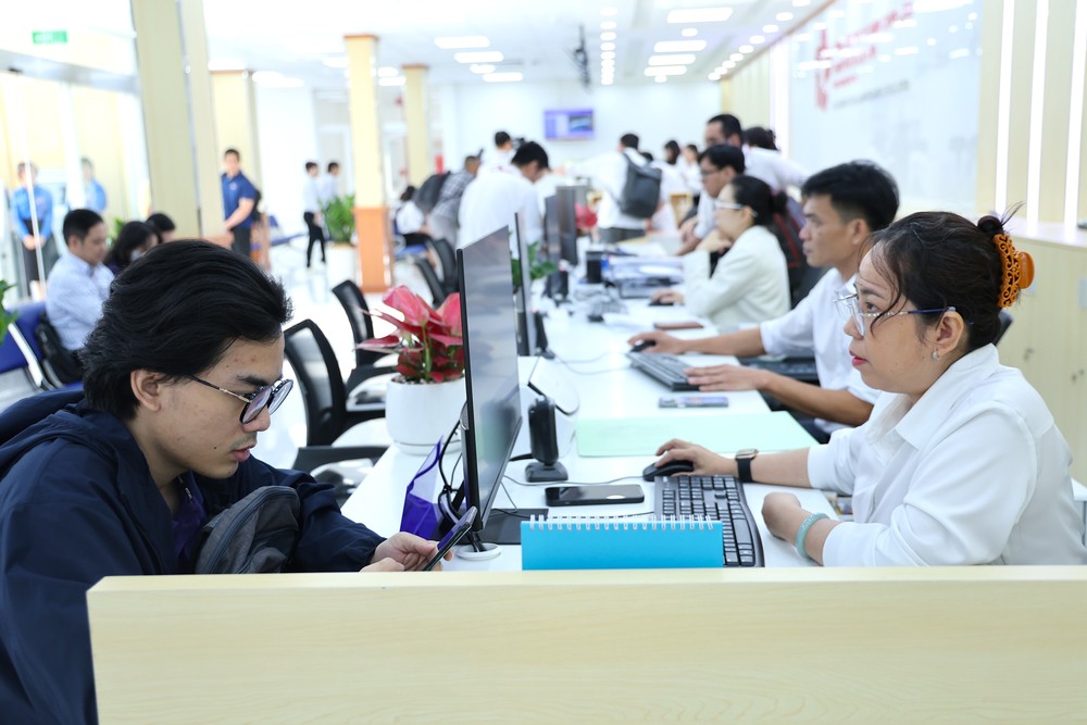 Chủ tịch UBND TP.HCM yêu cầu các sở, ngành, địa phương rà soát, cắt giảm 50% thời gian, chi phí giải quyết thủ tục hành chính... Ảnh: LÊ THOA dieu-kien-kinh-doanh-tphcm-lethoa