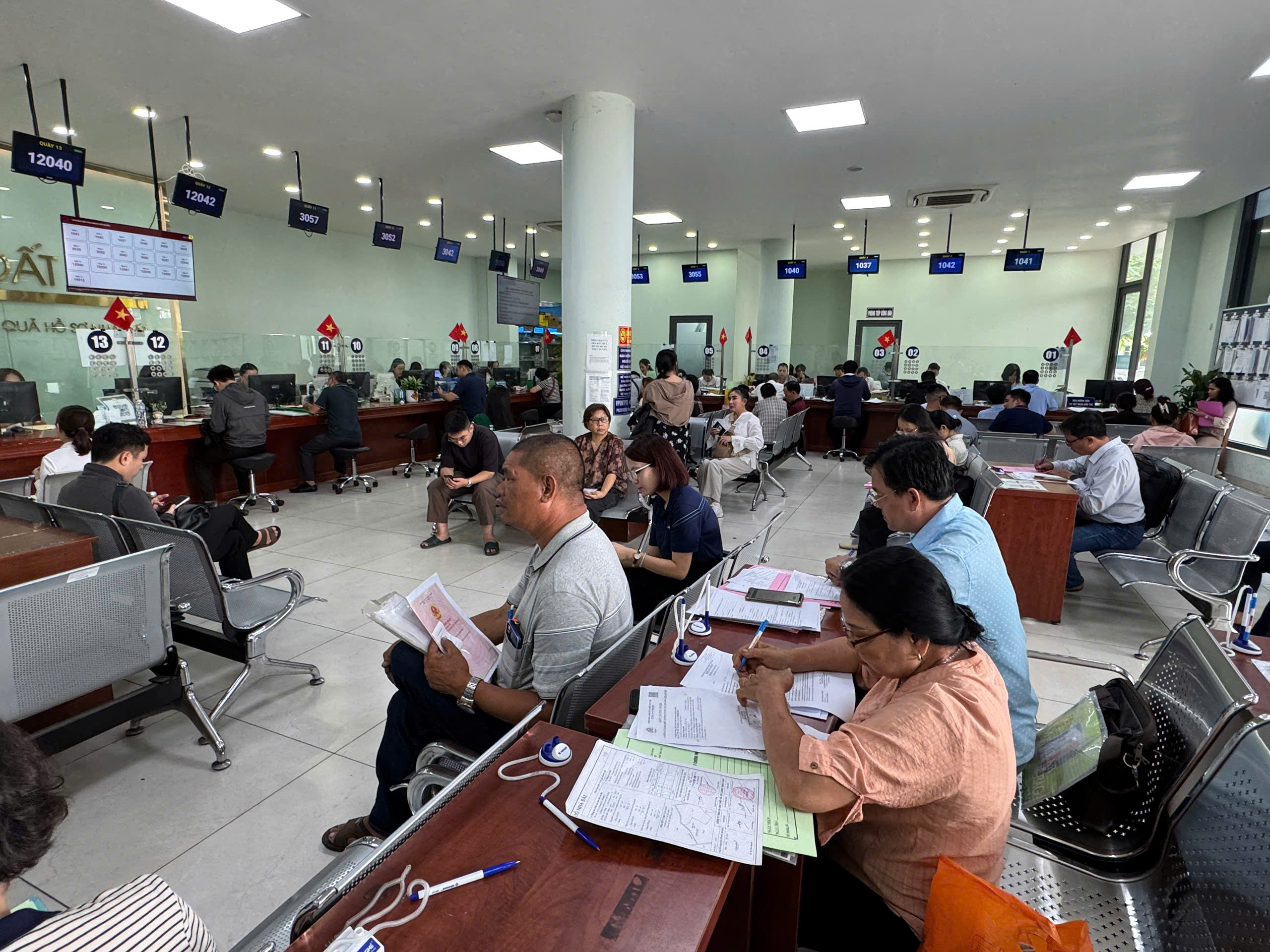 Người dân hiện có thể ngồi ở nhà làm thủ tục nhà đất- Ảnh 2. Người dân hiện có thể ngồi ở nhà làm thủ tục nhà đất- Ảnh 2.