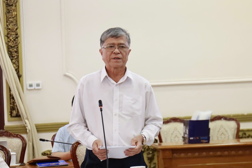Ông Nguyễn Văn Hiếu, Giám đốc Sở GD&ĐT TP.HCM, chia sẻ tại hội nghị. Ảnh: NM thi-tot-nghiep-thpt-2.jpg