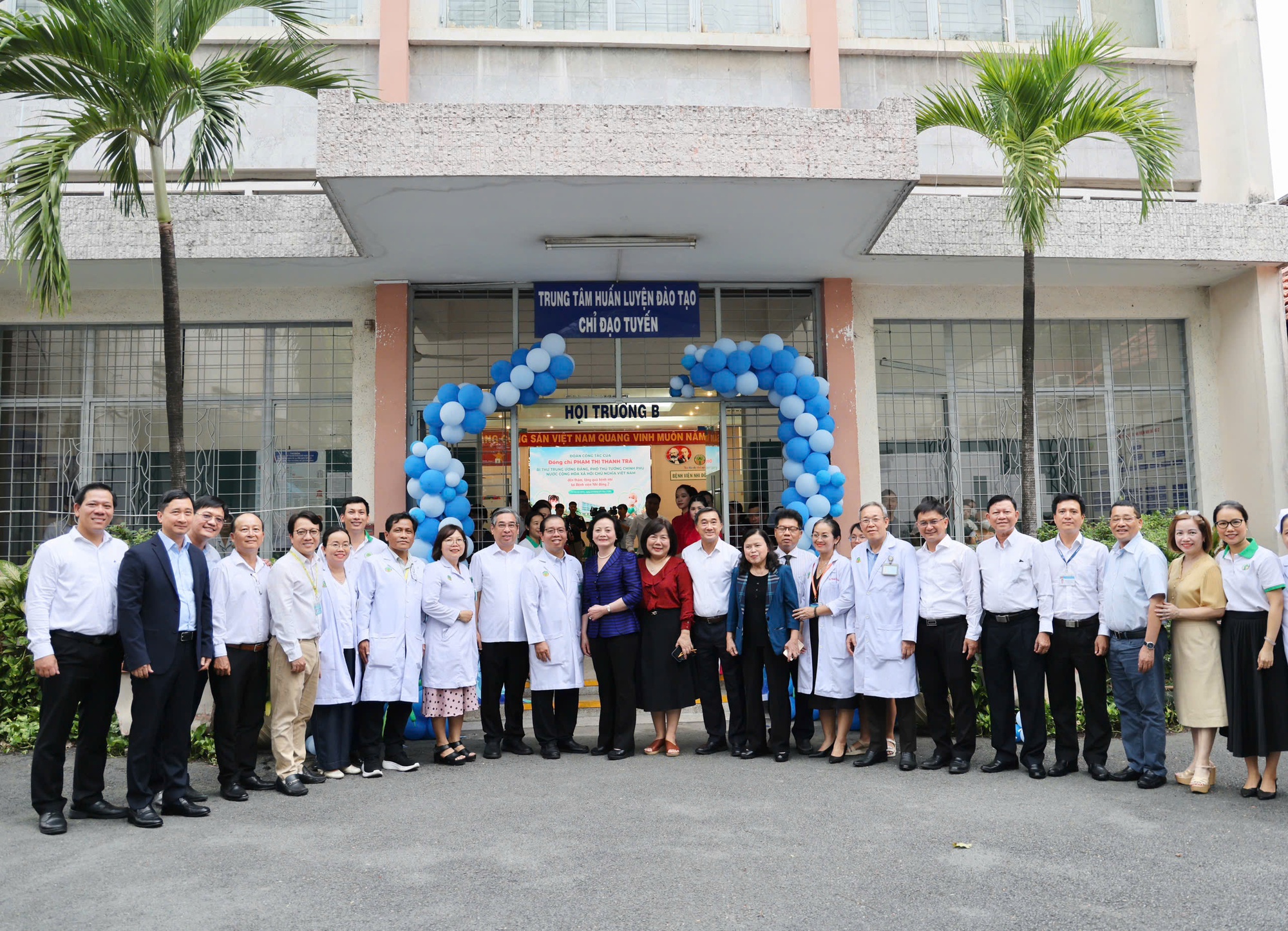 Phó Thủ tướng Phạm Thị Thanh Trà thăm bệnh nhi ung thư tại Bệnh viện Nhi đồng 2- Ảnh 8. Phó Thủ tướng Phạm Thị Thanh Trà thăm bệnh nhi ung thư tại Bệnh viện Nhi đồng 2- Ảnh 8.