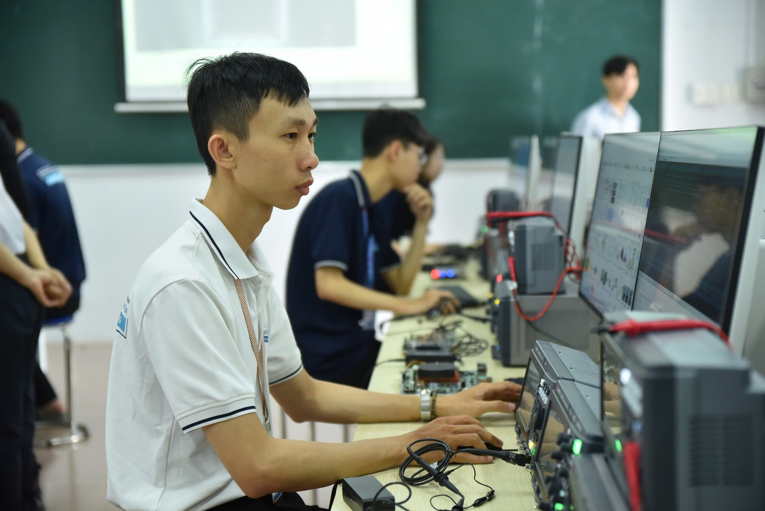 Đến năm 2030, TP.HCM có ít nhất 36% sinh viên học khoa học cơ bản, kỹ thuật, công nghệ - Ảnh 1.