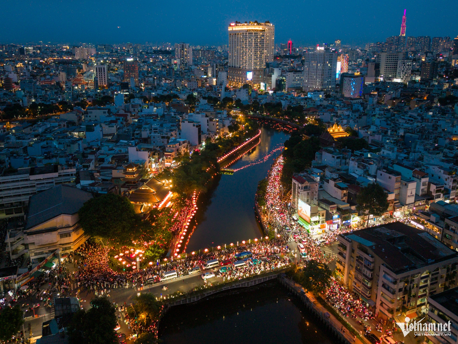 w-phat-dan-tphcm-nguyen-hue-4338.jpg