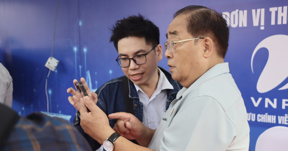 100% phường, xã, đặc khu TP.HCM có đội hình 'Mùa hè số' hỗ trợ người dân