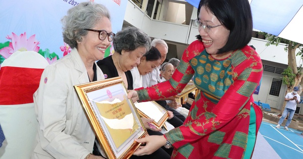 TPHCM: Phường Phú Nhuận chúc thọ hơn 1.000 người cao tuổi