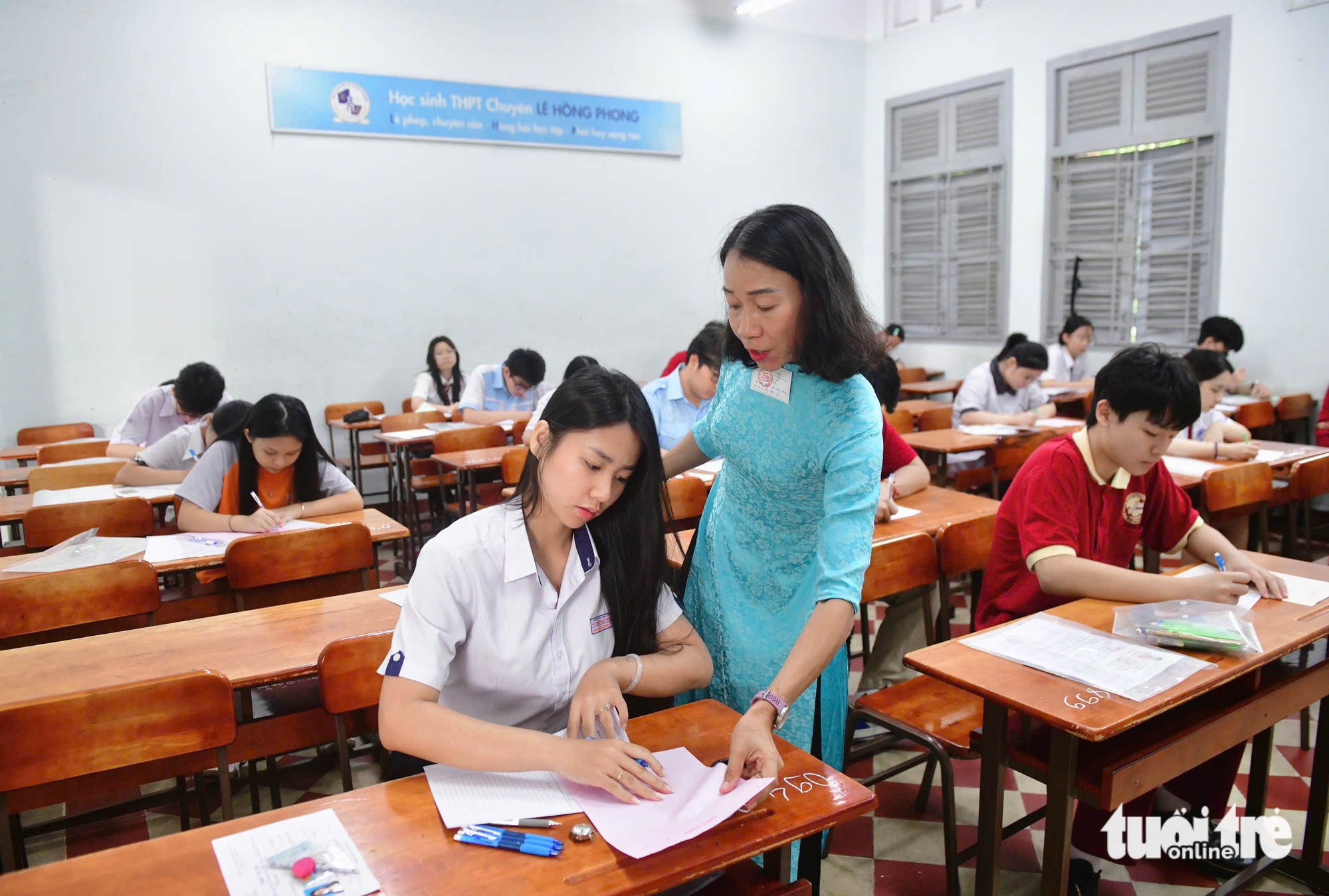 lớp 10 - Ảnh 18.