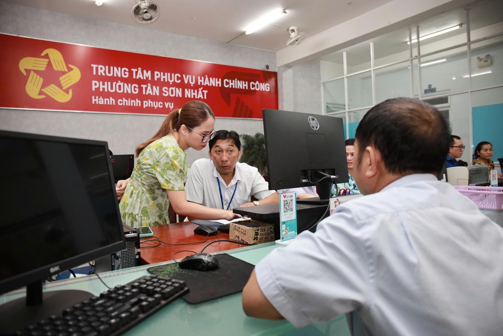 Các cấp ủy, tổ chức Đảng, cơ quan, đơn vị, địa phương tiếp tục rà soát, sắp xếp, bố trí nhân sự phù hợp yêu cầu nhiệm vụ, khối lượng công việc và đặc điểm địa bàn. Ảnh: NGUYỆT NHI TP.HCM tiếp tục rà soát, luân chuyển nhân sự giữa các đơn vị còn chênh lệch về khối lượng công việc-nhan-su-cong-chuc-ubnd-tp.hcm-nnhi.jpg