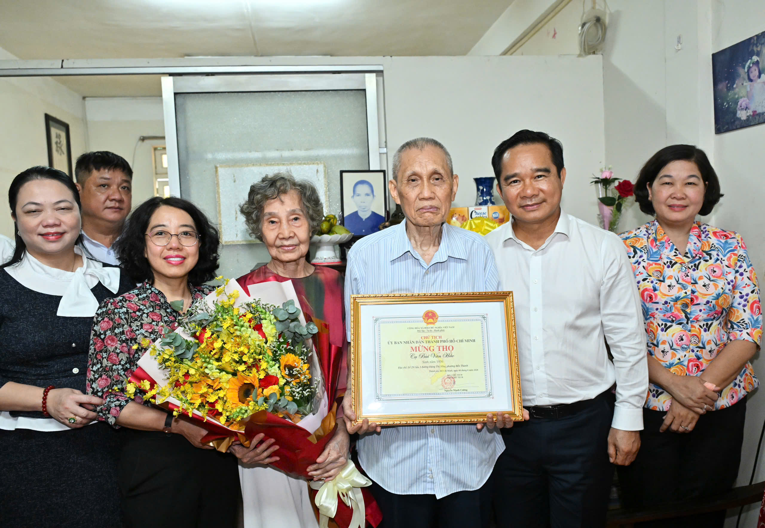 Chủ tịch UBND TP.HCM Nguyễn Văn Được thăm, chúc thọ người cao tuổi tiêu biểu - Ảnh 2.
