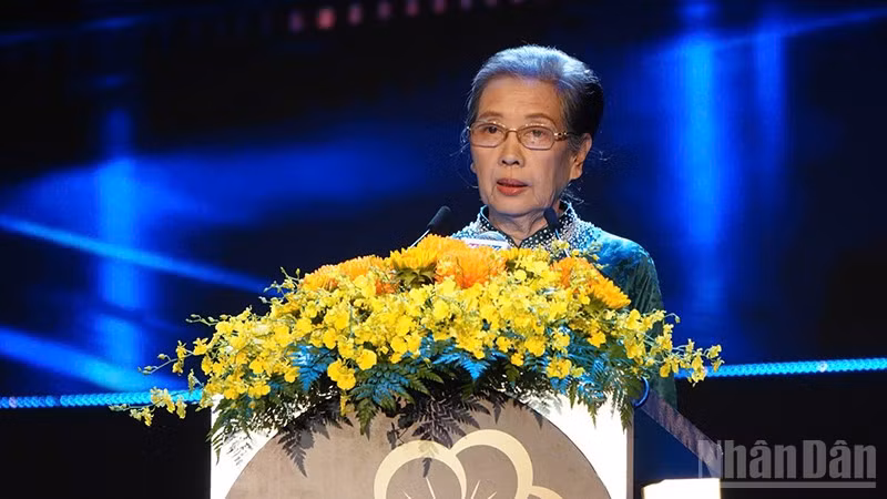 Nhà biên kịch Dương Cẩm Thúy, Chủ tịch Hội Điện ảnh Thành phố Hồ Chí Minh phát biểu khai mạc Liên hoan phim ngắn Thành phố Hồ Chí Minh lần 2. ndo_br_z7908424228265-f37a84e646077cb5bb2469d2f27f7ad3.jpg