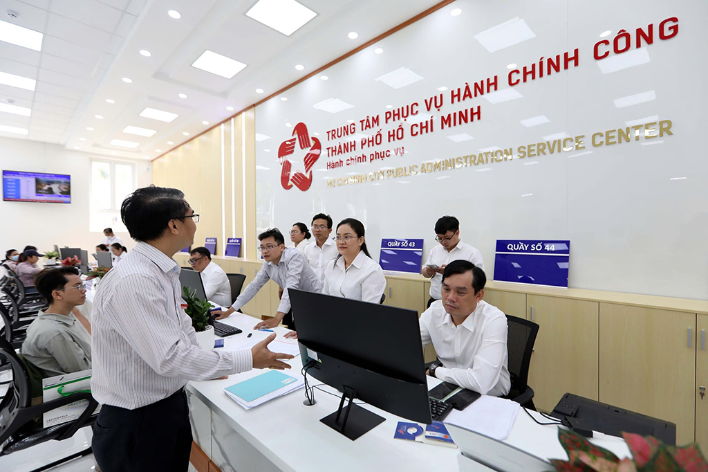 TP.HCM thí điểm công chức làm việc tại nhà- Ảnh 1. TP.HCM thí điểm công chức làm việc tại nhà- Ảnh 1.