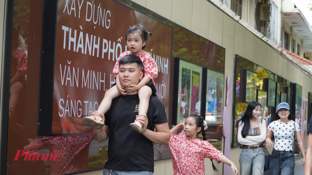 Triển lãm thu hút đông đảo du khách trong và ngoài nước đến tham quan, góp phần lan tỏa tình yêu điện ảnh đến cộng đồng.