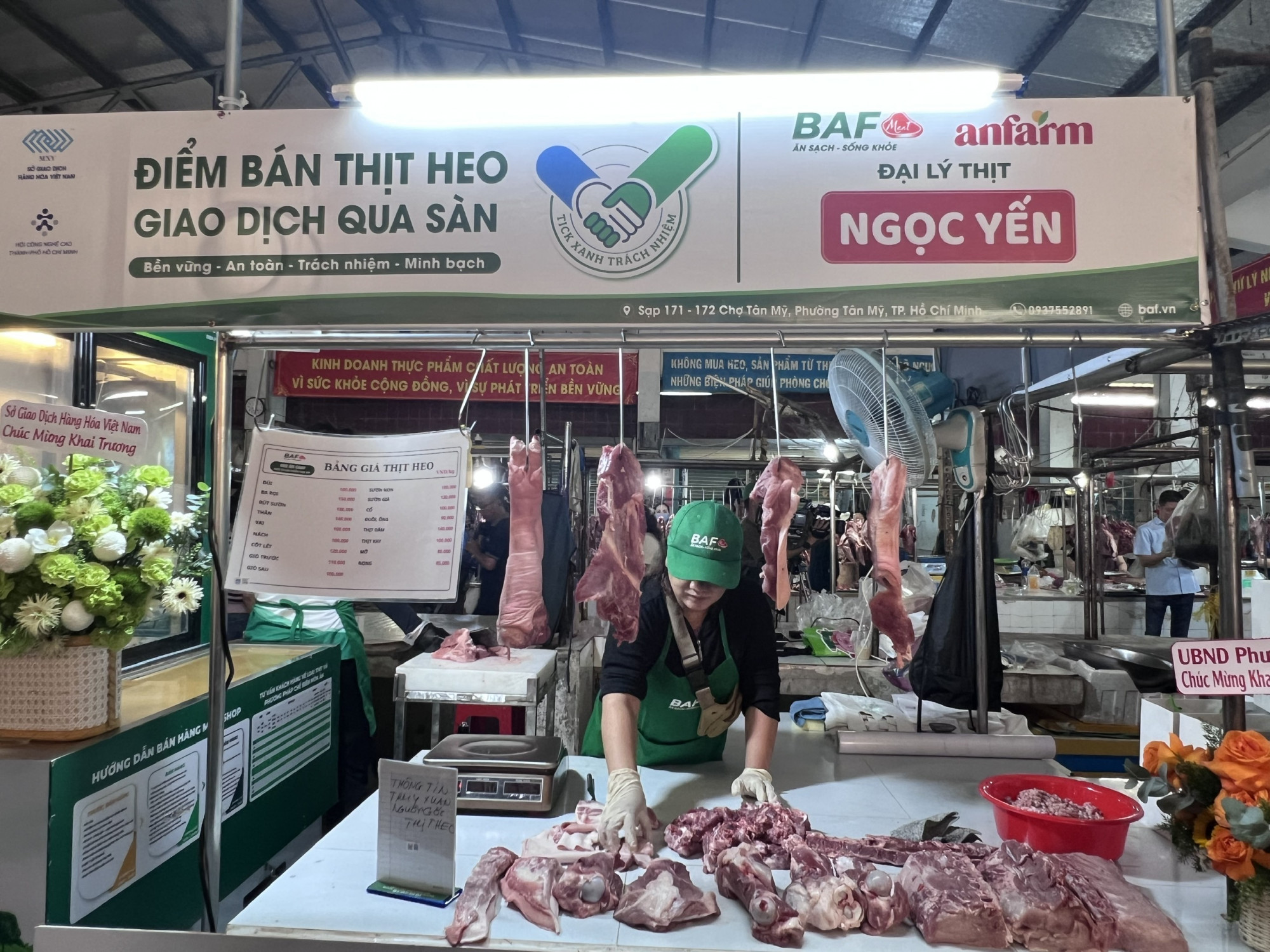 TPHCM mở 2 điểm bán thịt heo ‘tick xanh’ tại chợ truyền thống Nếu vận hành hiệu quả TPHCM sẽ mở thêm ở các chợ khác trên địa bàn