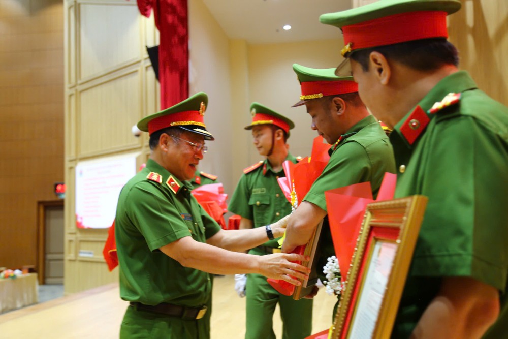 Thượng tướng Nguyễn Văn Long, Ủy viên Trung ương Đảng, Thứ trưởng Bộ Công an Khen thưởng lực lượng phá án khen-thuong-ma-tuy-tphcm.jpg