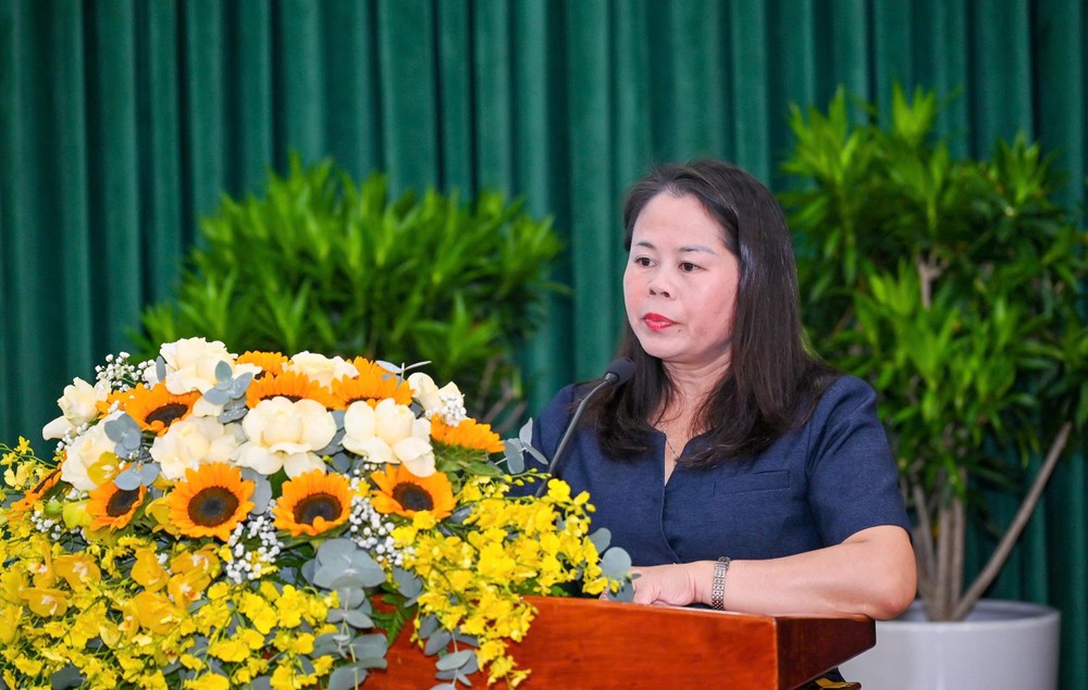 Bà Phạm Thị Na, Phó Giám đốc Sở NN-MT, Phó Trưởng Ban Thường trực Ban Chỉ đạo IUU TPHCM báo cáo tại hội nghị. Ảnh: MẠNH THẮNG img-1129-7023-9949.jpeg