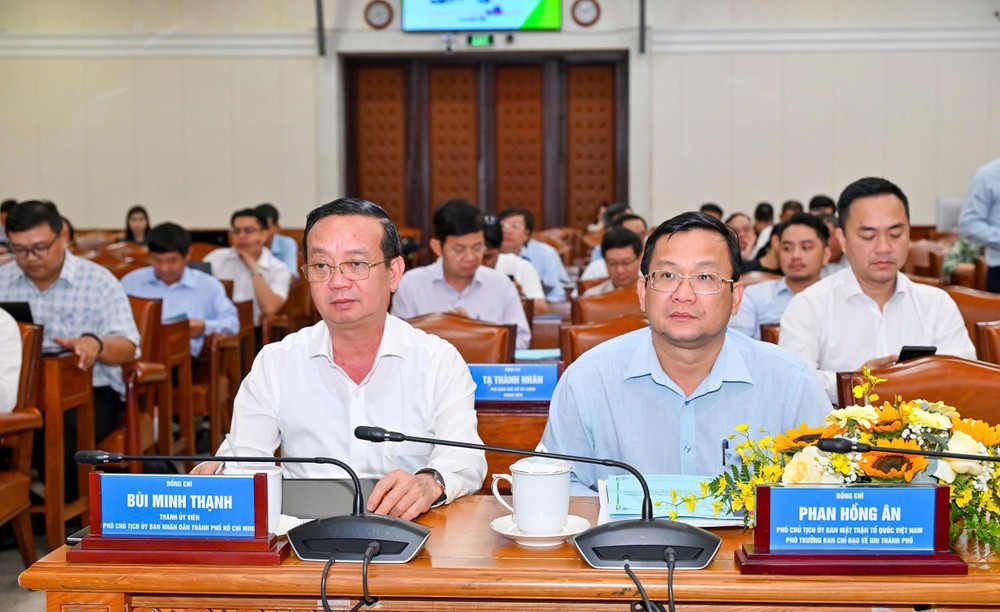 Đồng chí Bùi Minh Thạnh, Phó Chủ tịch UBND TPHCM, Trưởng Ban Chỉ đạo IUU và các đại biểu tham dự hội nghị, sáng 10-6. Ảnh: MẠNH THẮNG IMG_1130.jpeg