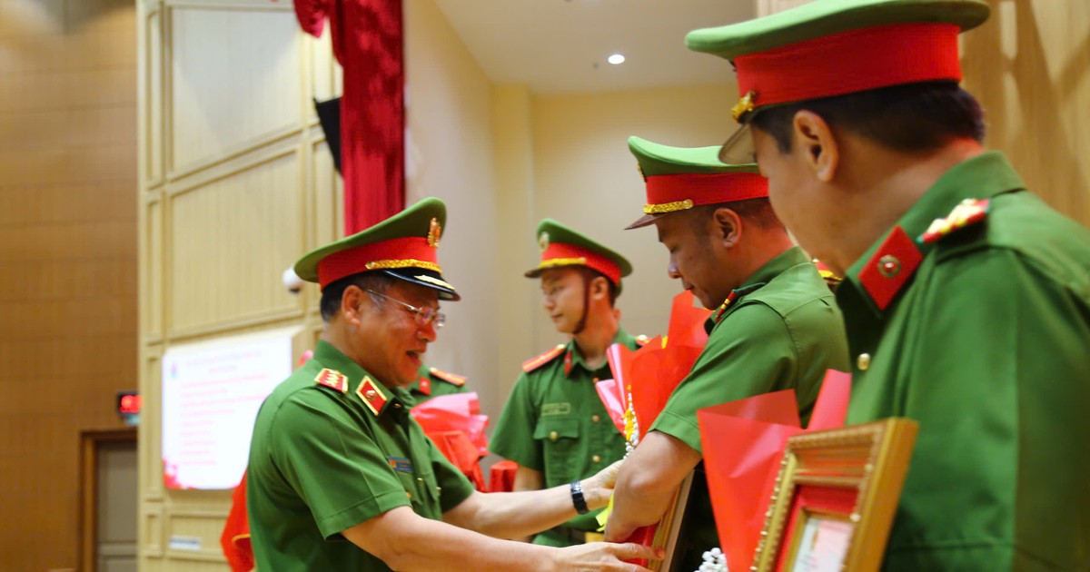 Khen thưởng lực lượng triệt phá đường dây ma túy xuyên quốc gia, bắt 403 đối tượng
