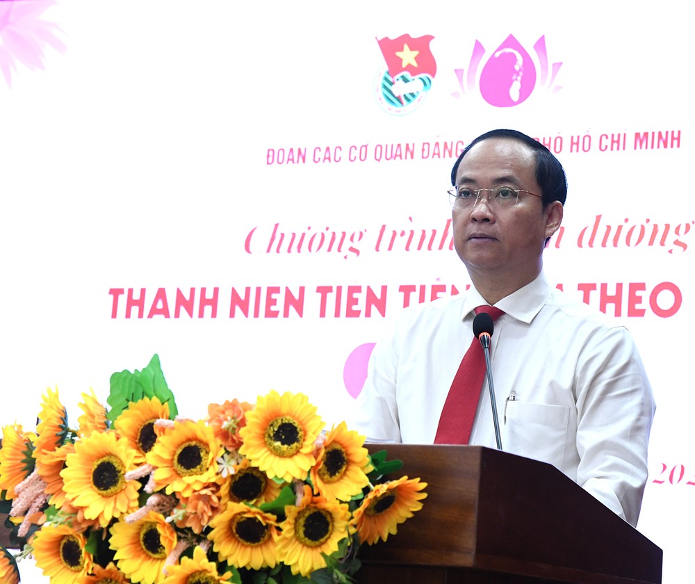Đồng chí Nguyễn Khoa Hải phát biểu chúc mừng các tập thể, cá nhân được tuyên dương DSC_4366.JPG