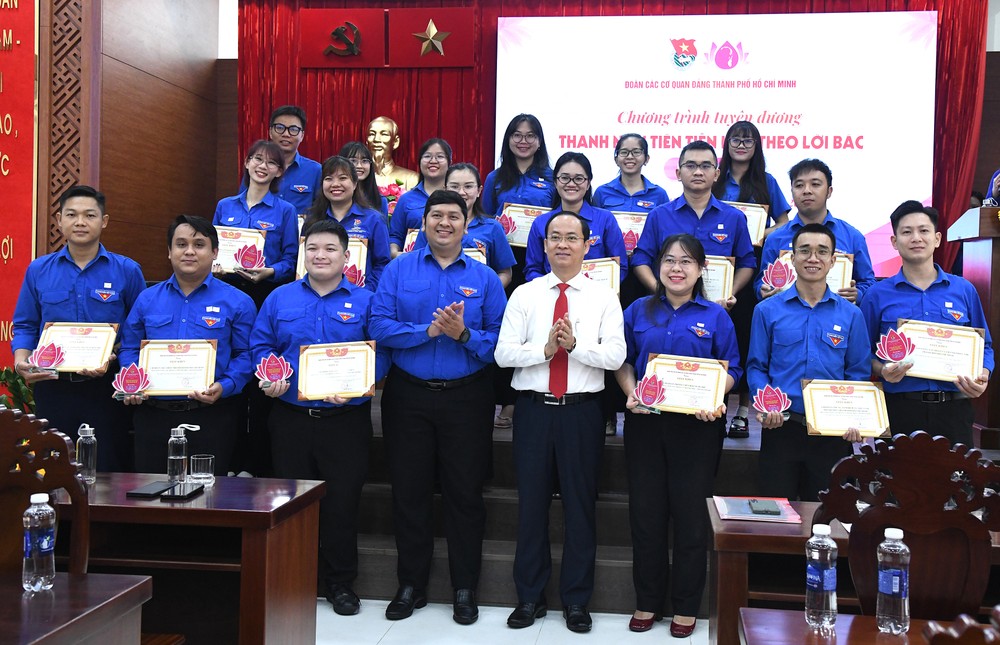 20 tập thể nhận danh hiệu “Tập thể thanh niên tiên tiến làm theo lời Bác” DSC_4378.JPG