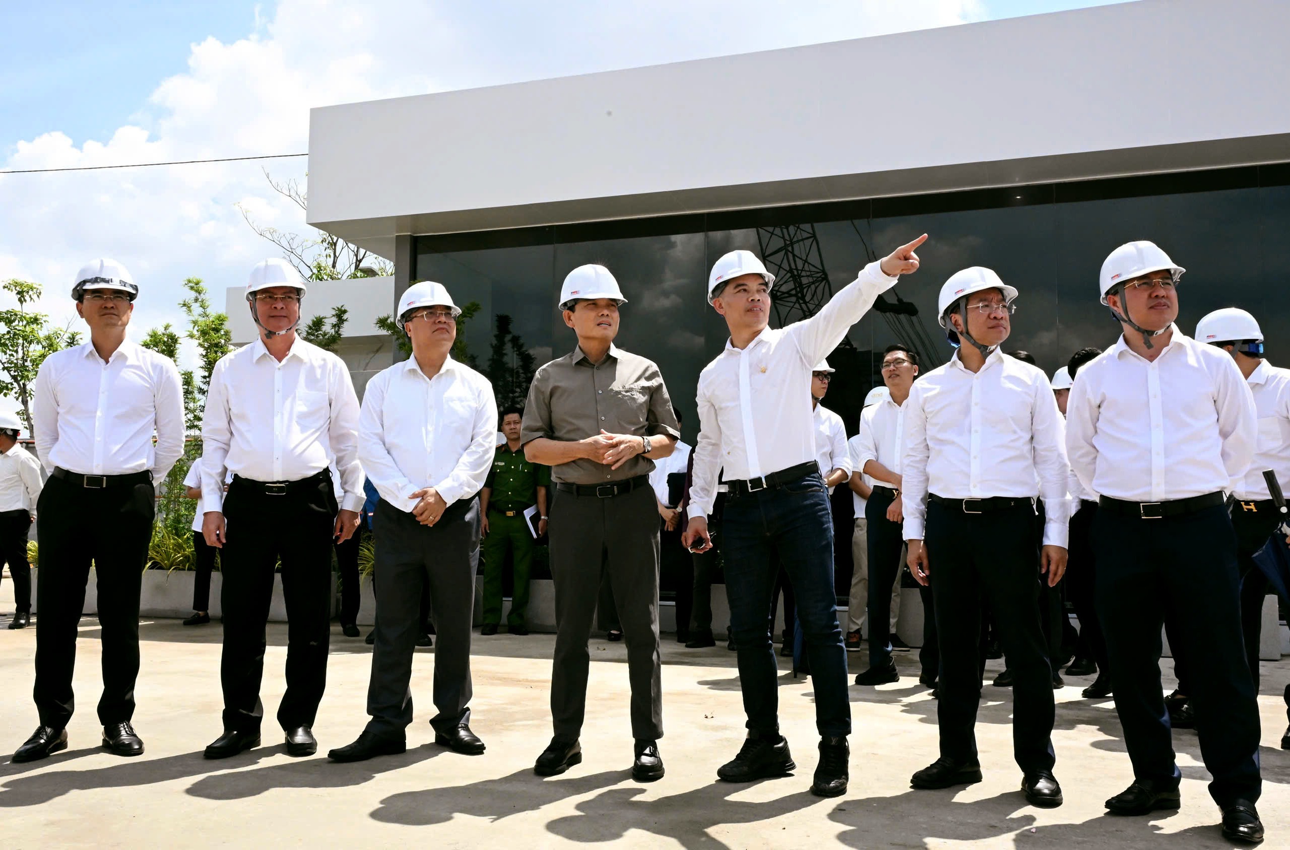 Bí thư Thành ủy TP.HCM Trần Lưu Quang kiểm tra tiến độ dự án Trung tâm hành chính TP.HCM - Ảnh 1.
