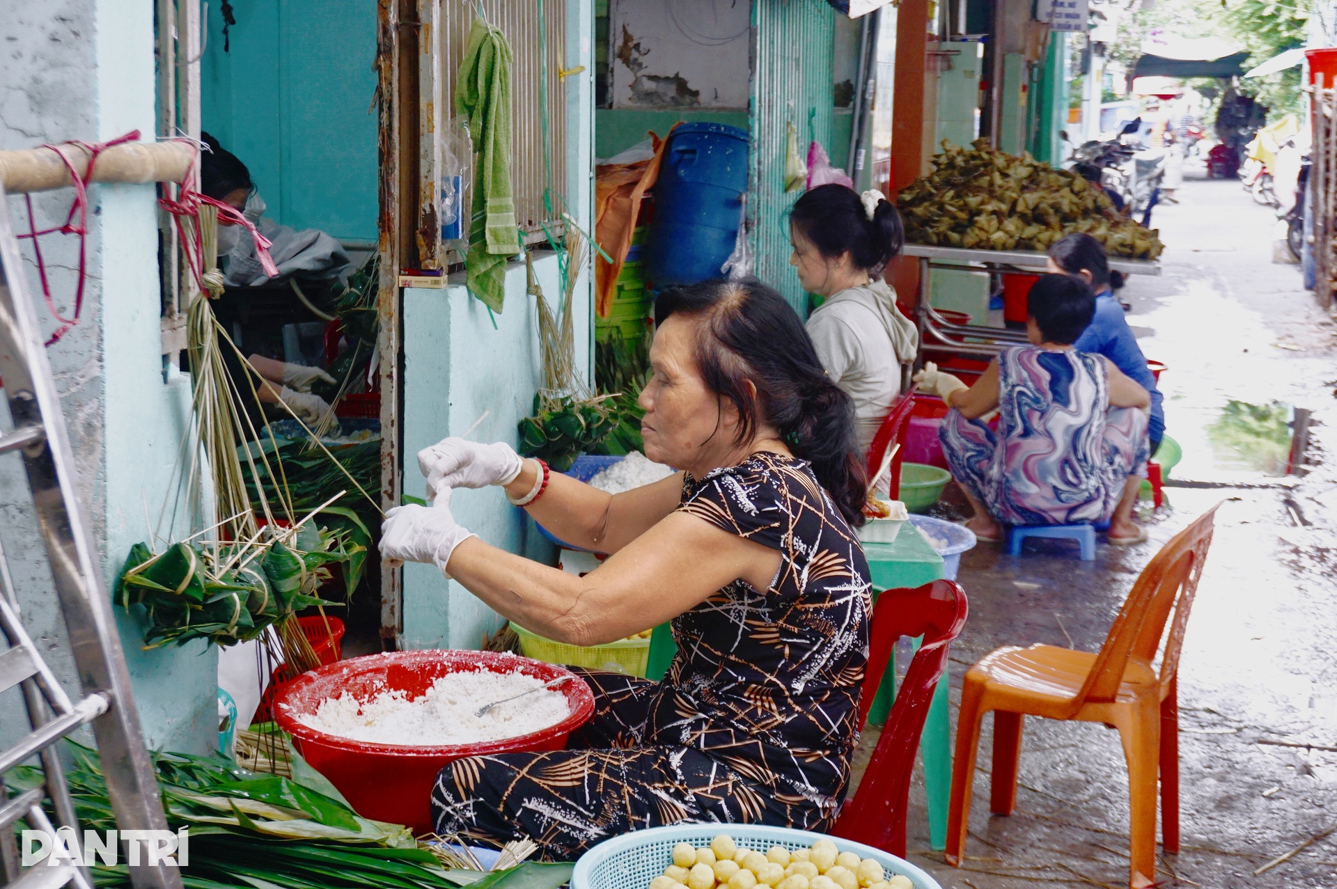 Con hẻm ở TPHCM mỗi năm chỉ đỏ lửa 4 ngày, làm món bánh đón Tết Đoan Ngọ - 5