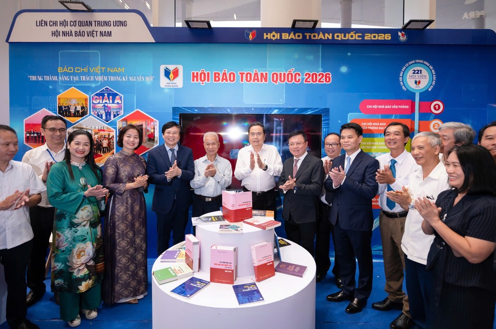 Chủ tịch Quốc hội Trần Thanh Mẫn cùng các đại biểu tới tham quan Hội Báo toàn quốc năm 2026. Ảnh: QH buoc-chuyen-lich-su-va-su-menh-cua-bao-chi-tp-hcm-3.jpg