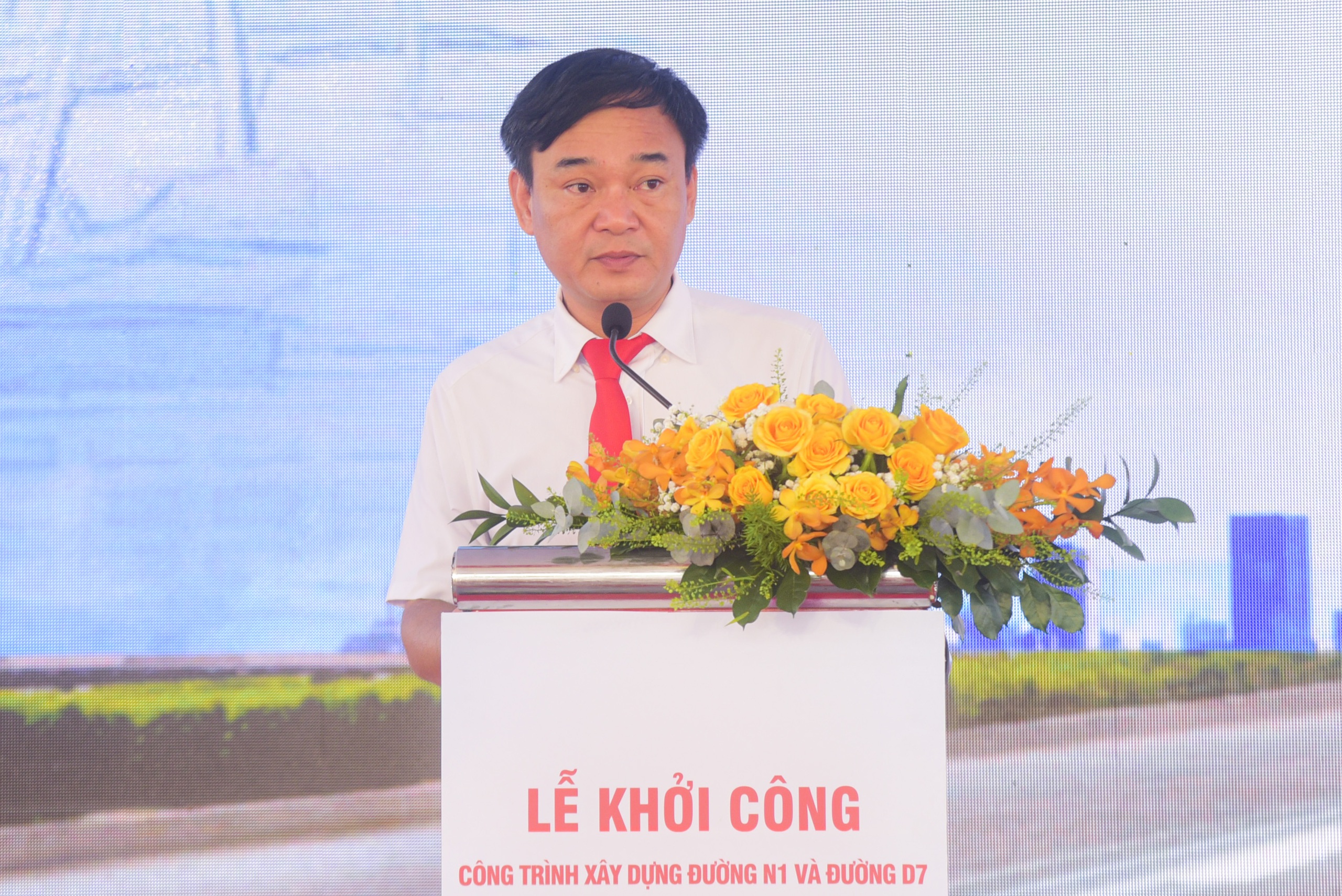 Phường Phú Thuận, TP.HCM khởi công xây dựng 4 tuyến đường, cư dân sắp thoát cảnh chạy giữa dòng container - Ảnh 2.
