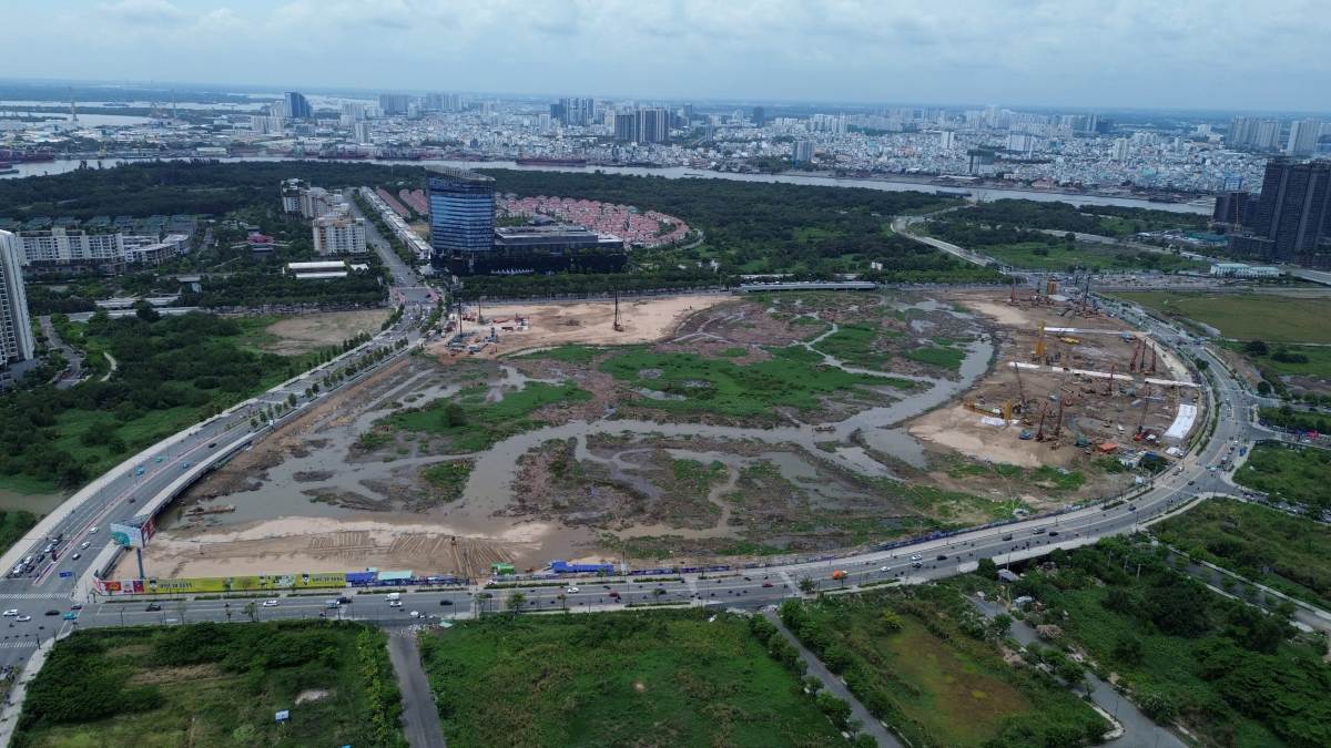 Đoạn cuối của đường Tố Hữu (R2) kết nối vào đường Trần Não và đường Lương Định Của cũng đang được gấp rút xây dựng. Ảnh: Anh Tú