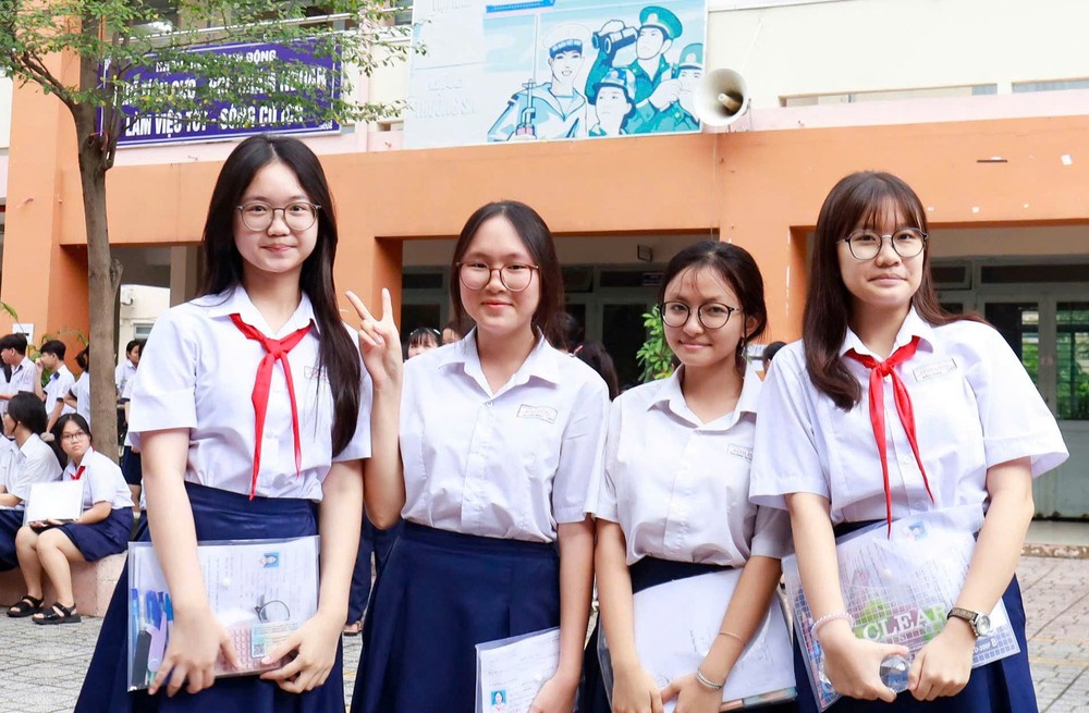 Thí sinh tham dự kỳ thi lớp 10 tại TP.HCM. Ảnh: NM điểm chuẩn lớp 10