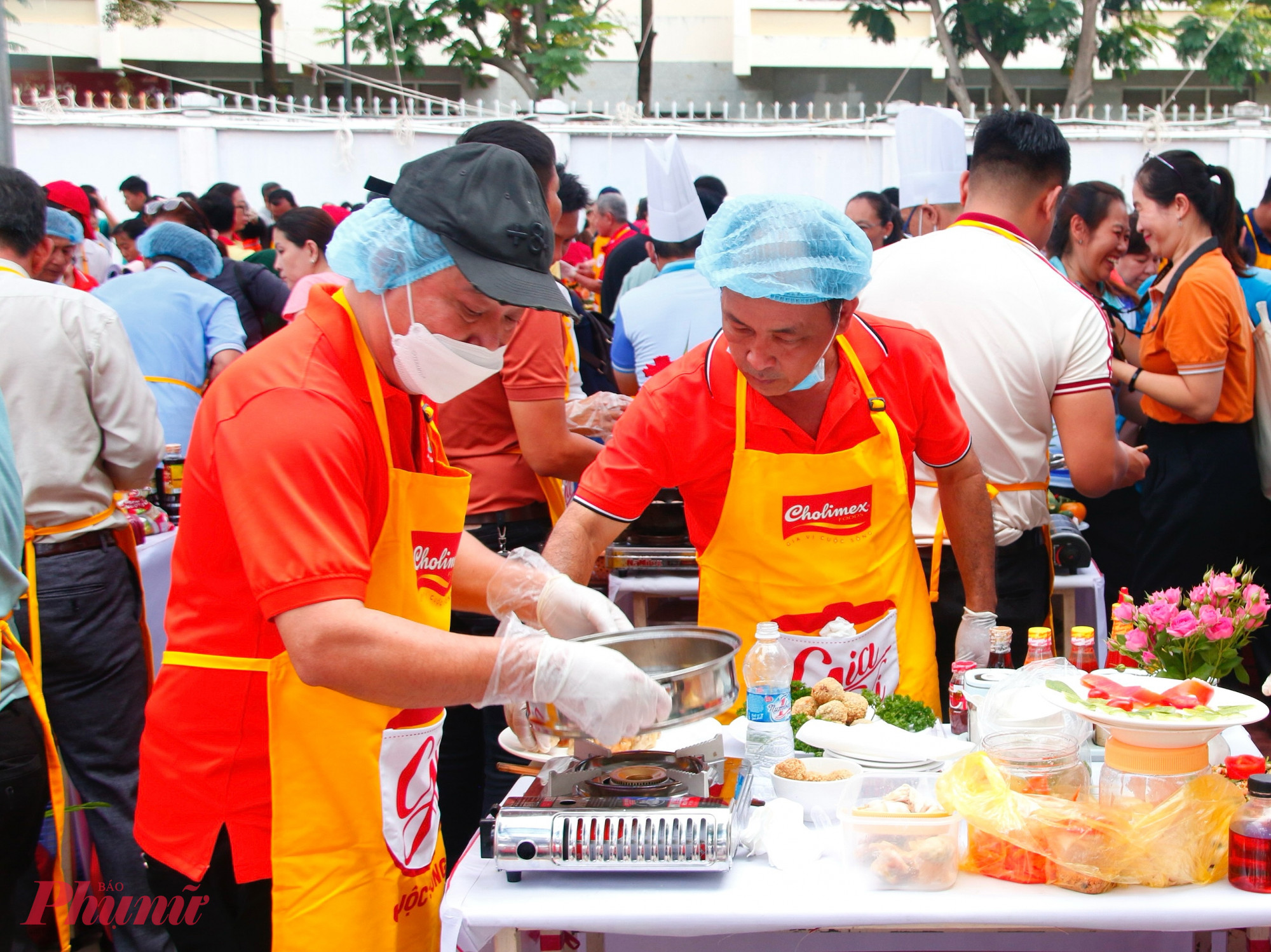 Vào bếp bằng cả trái tim, các nam thí sinh mang đến những món ăn giản dị nhưng đong đầy yêu thương.