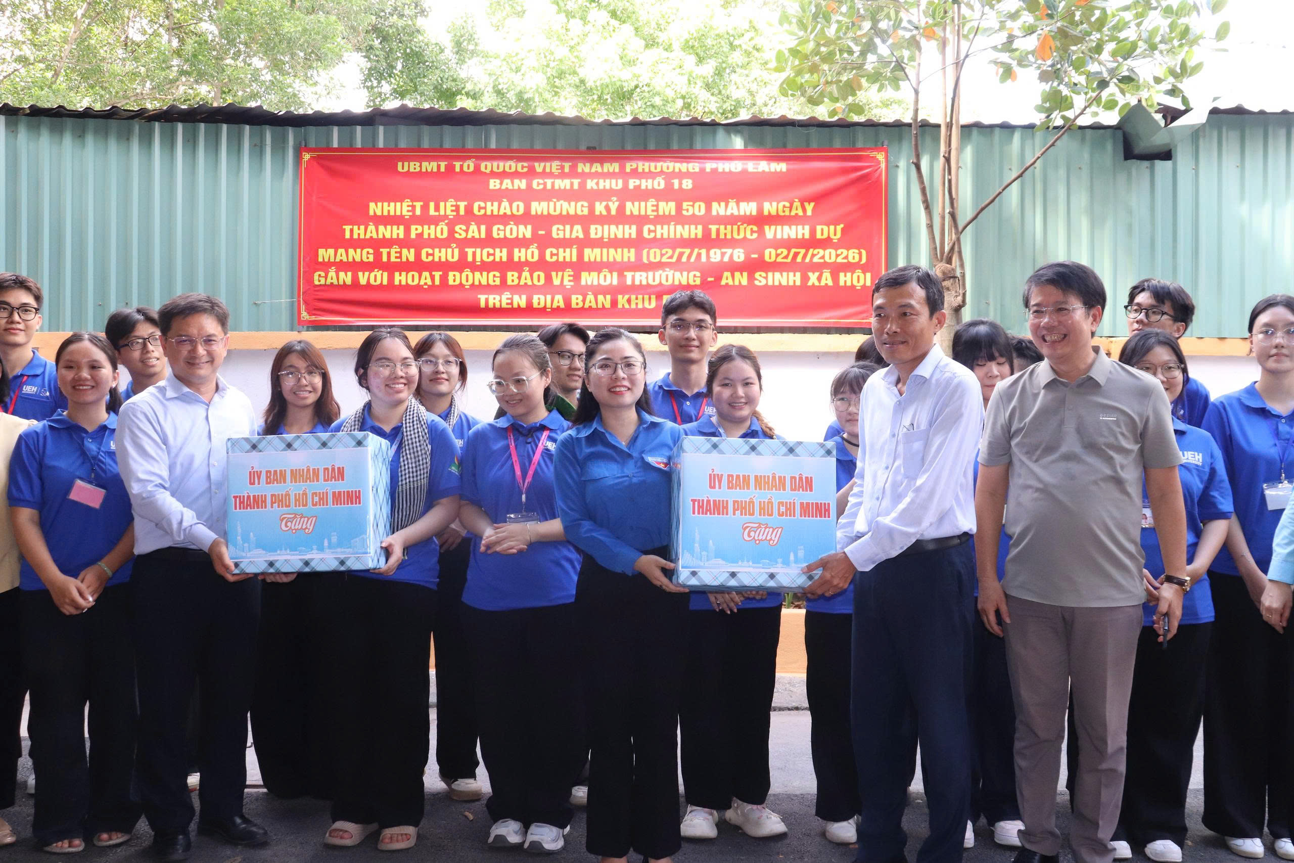 Phó chủ tịch UBND TP.HCM Nguyễn Mạnh Cường thăm, động viên đội hình tình nguyện ‘Mùa hè số' - Ảnh 2.