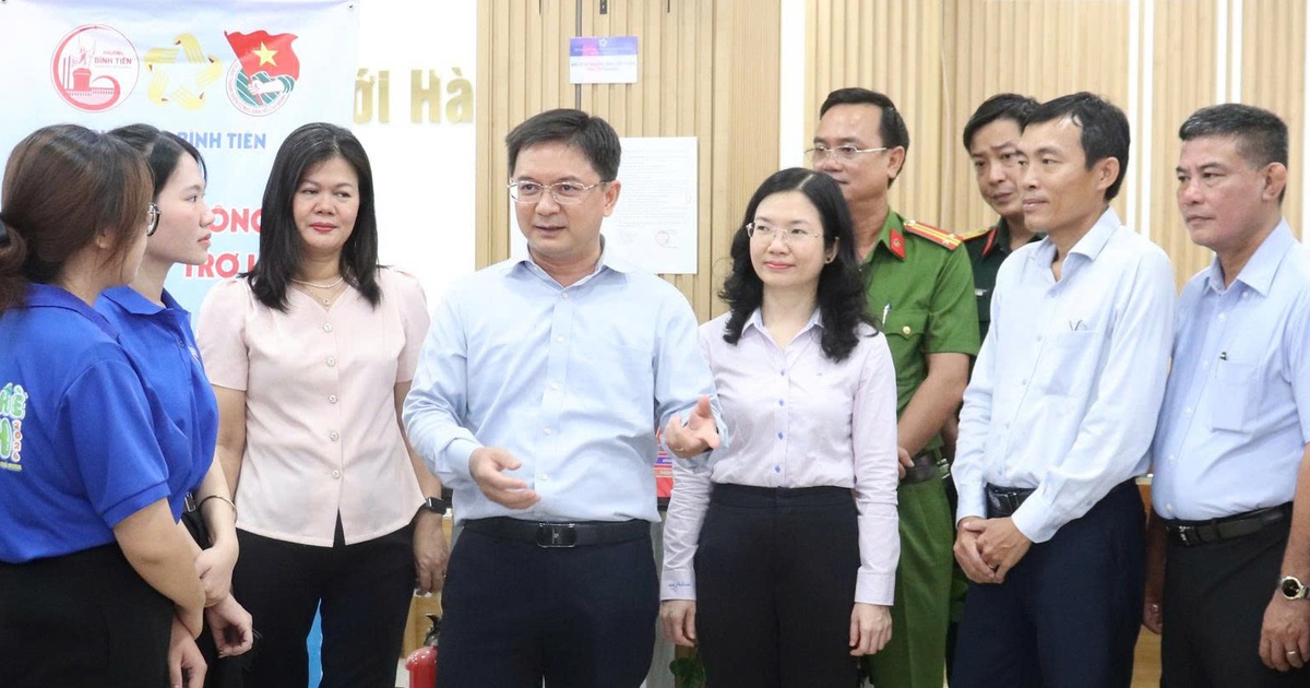 Phó chủ tịch UBND TP.HCM Nguyễn Mạnh Cường thăm, động viên đội hình tình nguyện 'Mùa hè số'