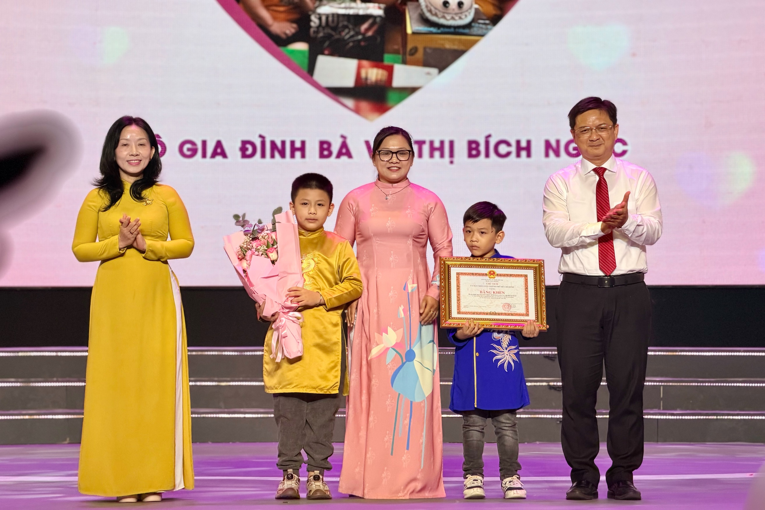 TP.HCM vinh danh 104 gia đình văn hóa - hạnh phúc tiêu biểu- Ảnh 1.