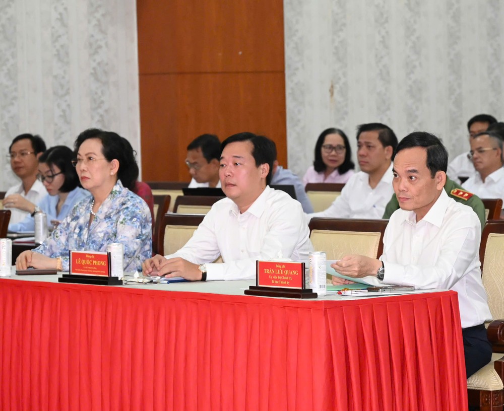 Bí thư Thành ủy TPHCM Trần Lưu Quang cùng các đại biểu dự hội nghị tại điểm cầu TPHCM. Ảnh: VIỆT DŨNG 2aoboqhhxvqbldtwkn5khkzkctqkz3xcjxxzlqfa19.jpg