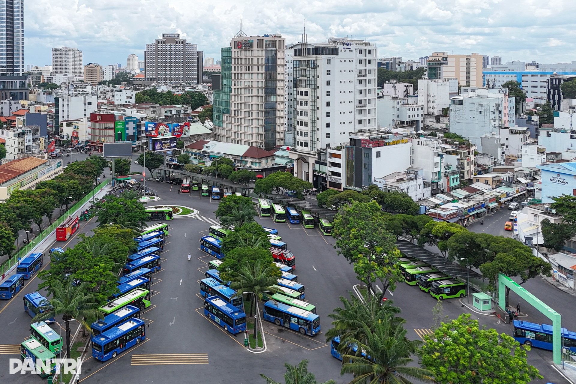 Diện mạo mới của xe buýt TPHCM trong ngày đầu miễn phí vé toàn dân - 15