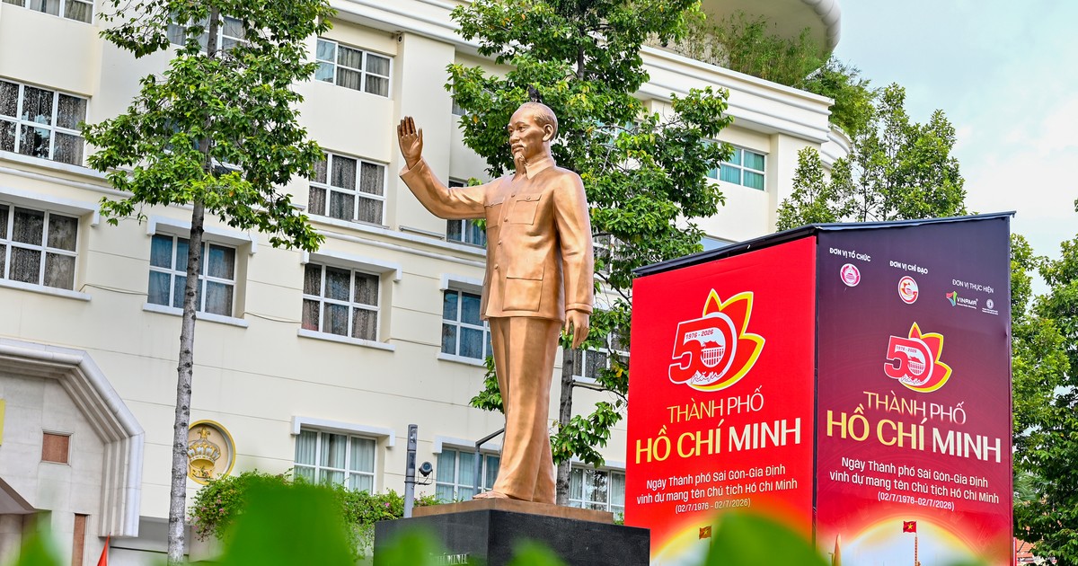 Rực rỡ cờ hoa chào mừng 50 năm TPHCM vinh dự mang tên Bác