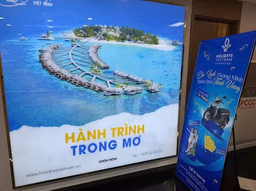 Phương thức hoạt động của doanh nghiệp này được tổ chức bài bản từ khâu tiếp cận khách hàng, tổ chức hội thảo, tư vấn, ký kết hợp đồng đến việc sử dụng các thủ đoạn gian dối để buộc khách hàng đầu tư thêm nhằm chiếm đoạt tài sản. (Ảnh: CA Thành phố Hồ Chí Minh cung cấp) 1783402782845-1912835521700594621-7524033216725160028-ea5debc5fe4fbc5d593f52fb1f9caa58.jpg