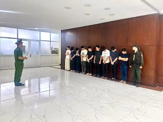 Phòng Cảnh sát kinh tế Công an Thành phố Hồ Chí Minh cho biết quyết định khởi tố bị can, bắt tạm giam 12 đối tượng về tội