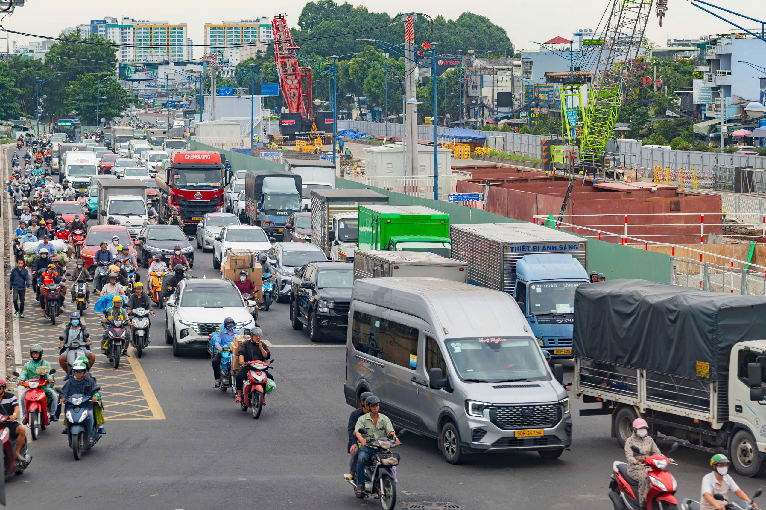 Toàn cảnh TP.HCM thi công ga ngầm đầu tiên tuyến metro số 2 ở đường Cộng Hòa- Ảnh 3.