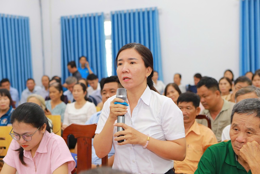 Cử tri kiến nghị tại buổi tiếp xúc cử tri TXCT2.jpg