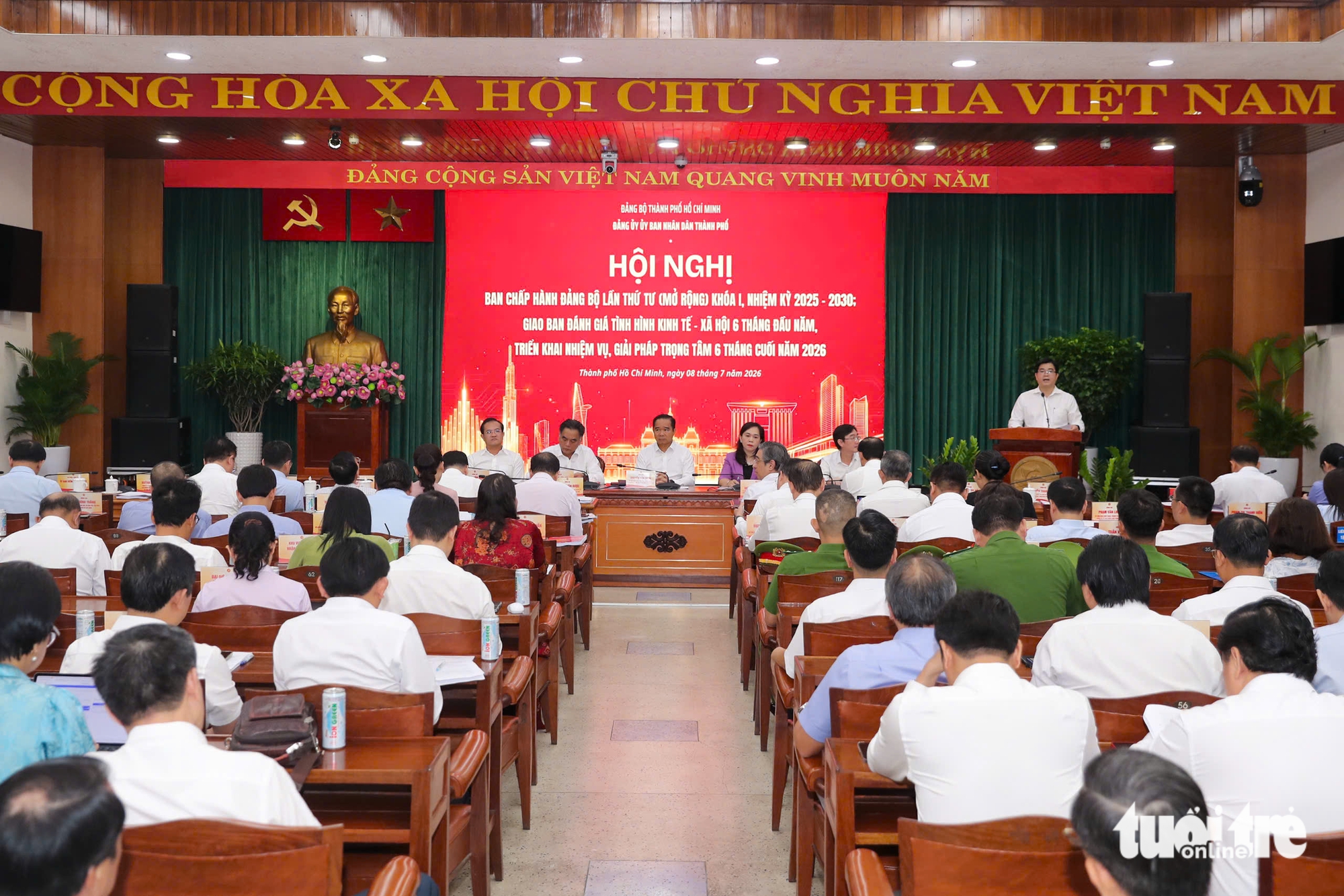 Chủ tịch UBND TP.HCM: Huy động mọi động lực để cán đích tăng trưởng hai con số - Ảnh 2.