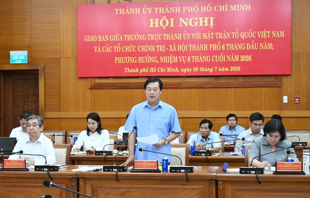 Phó Bí thư Thường trực Thành ủy TPHCM Lê Quốc Phong phát biểu tại hội nghị. Ảnh VIỆT DŨNG 1783485023559_5842312963394305847_5842312963394305847_1ca9118884ae5b2deff69321aca1ca2a.jpg