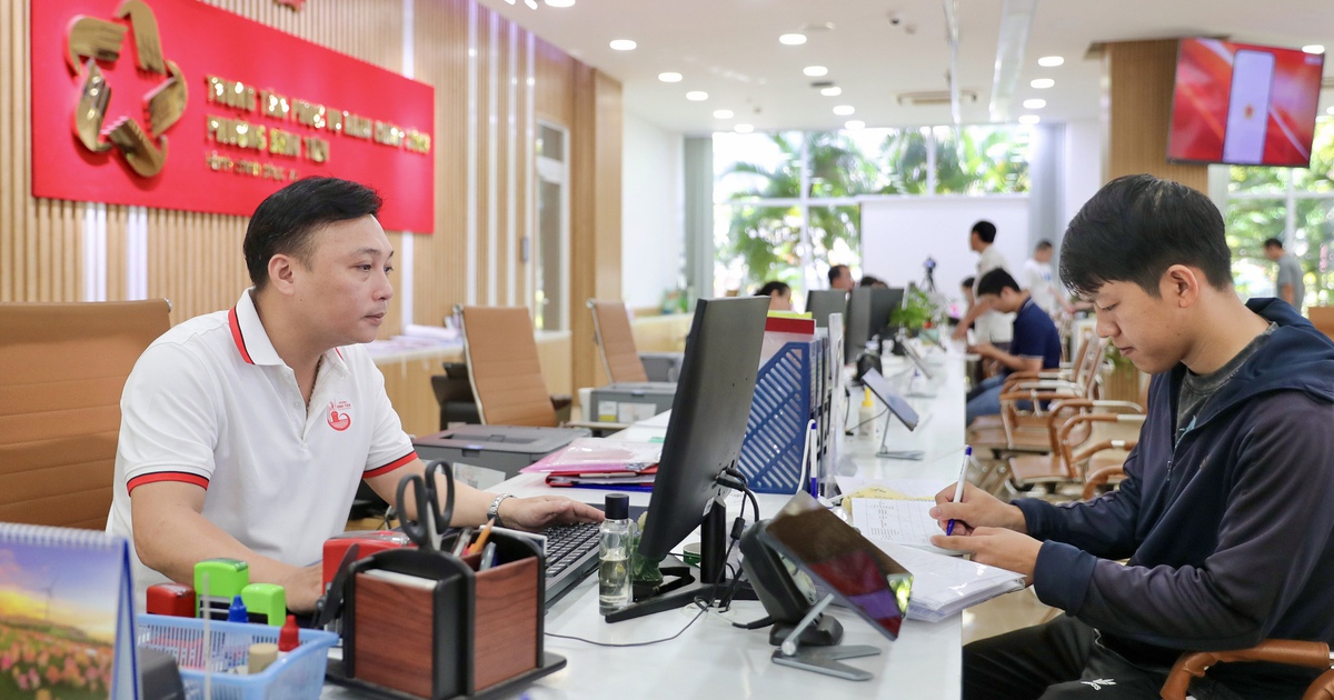 Làm thủ tục hành chính sáng thứ Bảy, người dân TP.HCM thêm lựa chọn