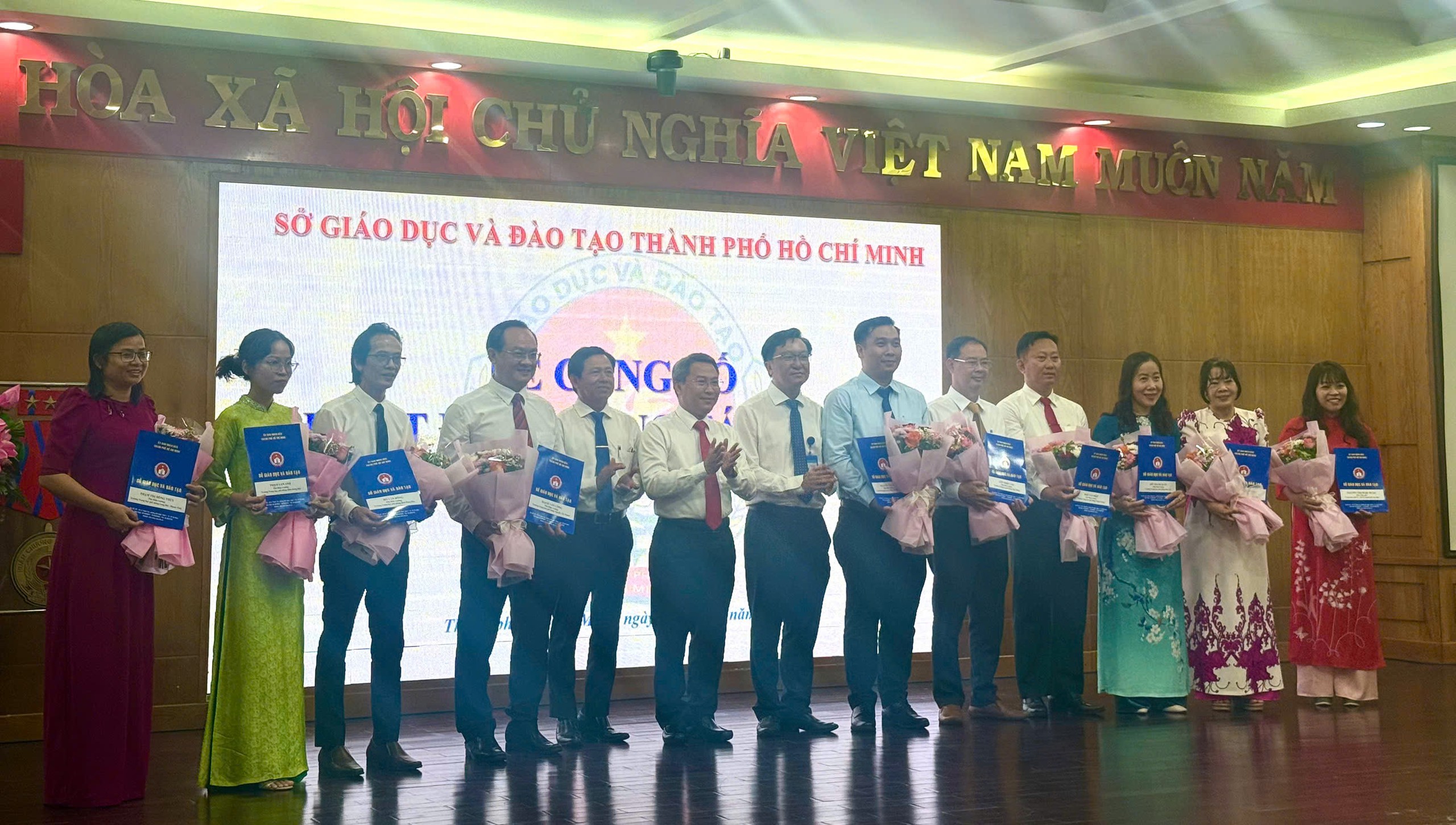 TP.HCM điều động, bổ nhiệm nhiều hiệu trưởng, hiệu phó tại 3 khu vực - Ảnh 2.