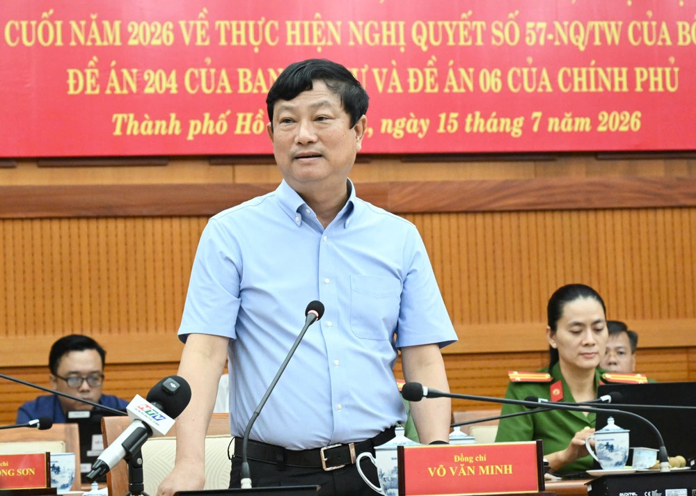 Chủ tịch HĐND TPHCM Võ Văn Minh phát biểu. Ảnh: VIỆT DŨNG 2aOboQkaFCLtK2PE4zizubLe8K2sfZapQSGhFzv6.jpg