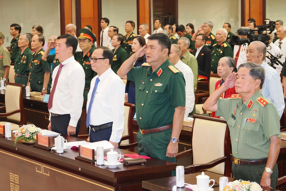 Đại biểu dự buổi họp mặt người có công với cách mạng tiêu biểu. Ảnh: HOÀNG HÙNG Hinh 6.jpg