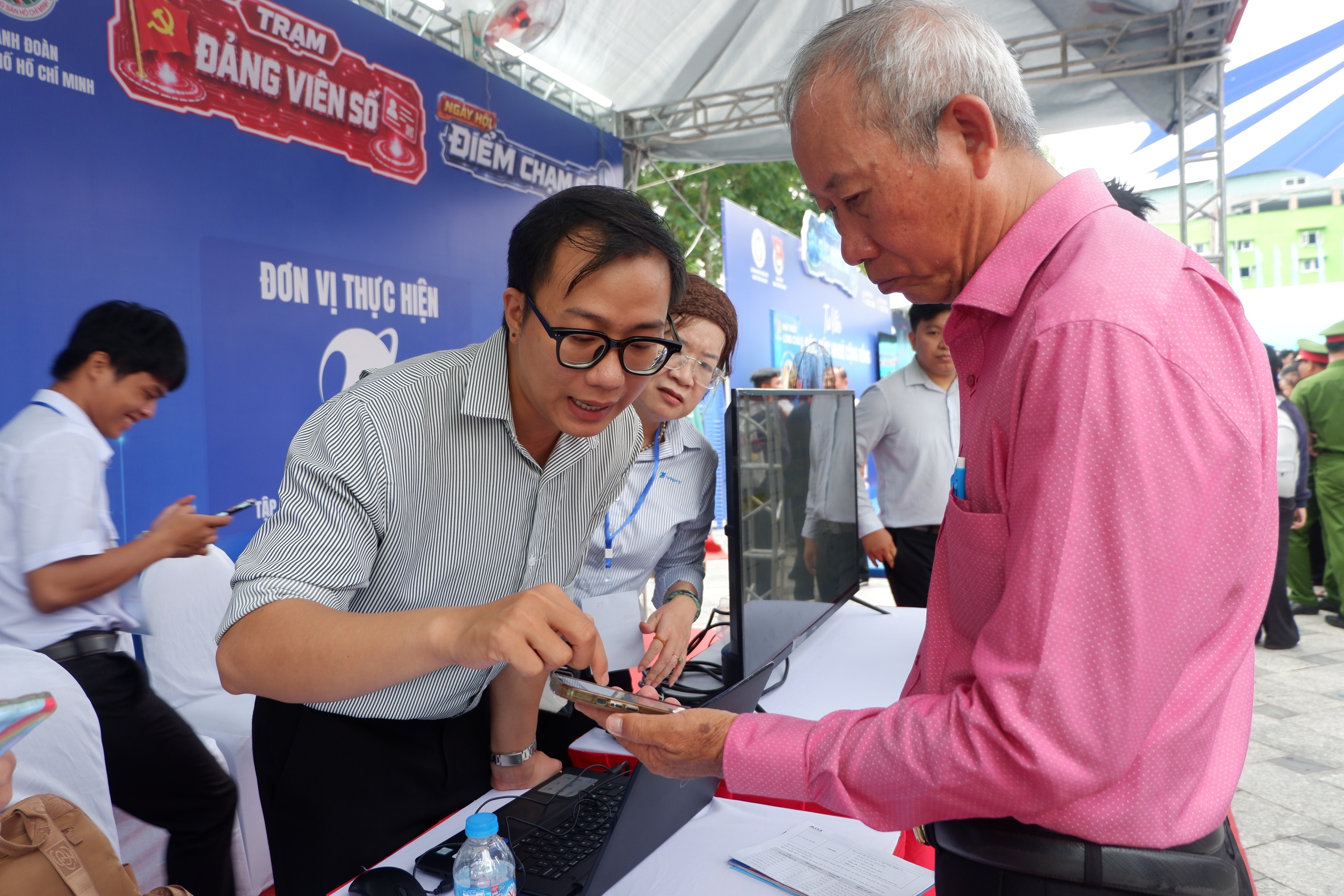 Nhiều hoạt động Đoàn hỗ trợ người dân tiếp cận dịch vụ công trực tuyến 2026 - Ảnh 3.