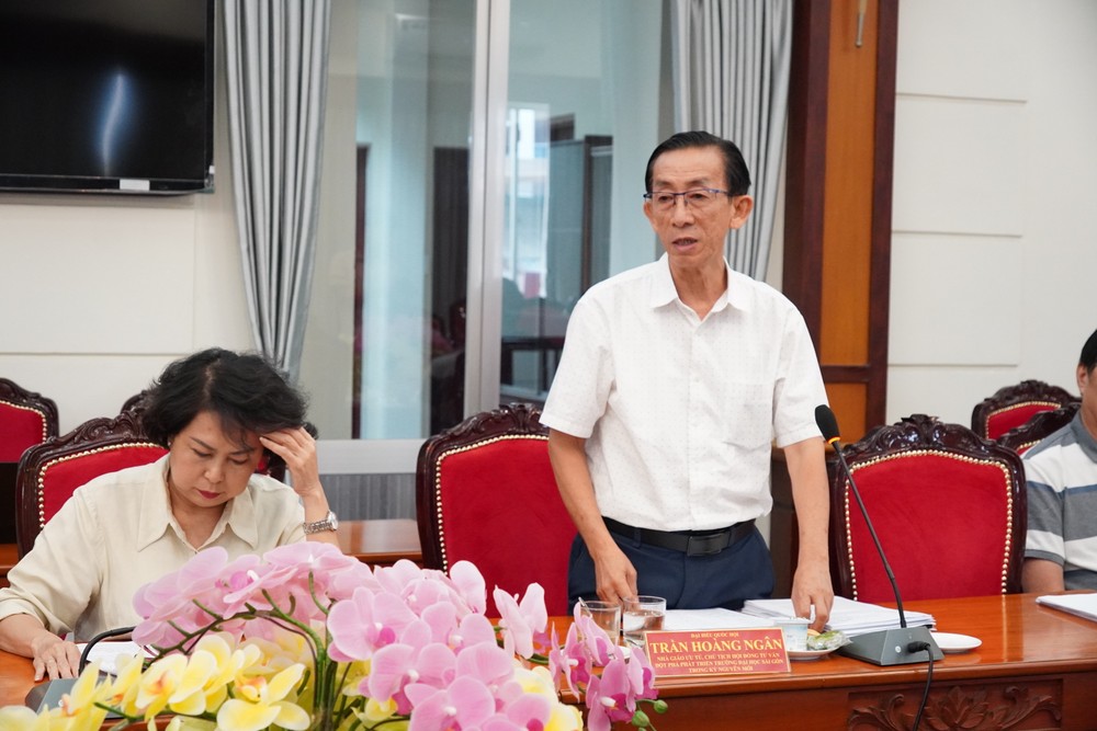 PGS-TS Trần Hoàng Ngân góp ý tại hội thảo góp ý dự án Luật Phát triển đô thị. Ảnh: PHƯƠNG UYÊN 6HH07543.JPG